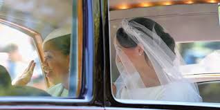 Meghan markle we understand you are revolutionizing the messy bun here but your wedding day is not the time to allow a loose piece of hair #bobbypins — lauren smith (@laurenaletheaa) may 19, 2018 Royal Wedding Meghan Markle S Wedding Day Hairstyle Pictures