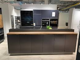 Schuller Musterkuche Schuller Musterkuche Corona Inkl Designregal Standort Meistermax Nurtingen Ausstellungskuche In Altenriet Von Fenchel Wohnfaszination