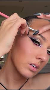 Jsem si nejistá při latin makeup tutoriálech