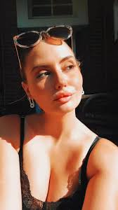 Vidéos de Kelly Coll Garcia (@kellycollgarcia) avec Back in time. K3vin  Enviy and Pitbull