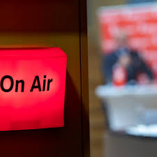 Ostatně, je to ona, kdo mamince pravidelně převazuje nemocné nohy. Hana Doulova A Lenka Krobotova Je Uzasne Kolik Mladych Lidi D