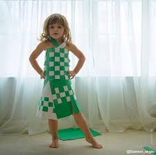 Most Amazing Photo Series A 4 Year Old In Outrageous Paper Dresses She Makes With Her Mom 2sisters Angie Paper Dress Fashion Designers Famous Dresses