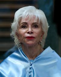 La hermosa actriz Geraldine Bazán enamora derrochando estilo al lucir un  look otoñal compuesto por falda de flecos y botas rockeras