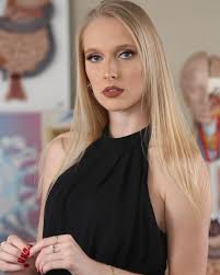 Brilhando em vida, sorrindo à toa Só vibrando amor e paz" ✨✨