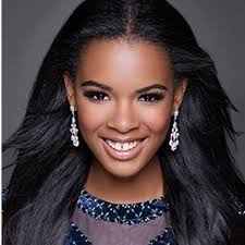 Hellen Smith's Instagram, Twitter & Facebook