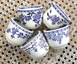 vintage chinese restaurant tea cups blue white by secretworkshop via etsy tea cups chinese tea cups chinese restaurant