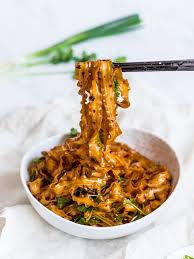 Spicy Szechuan Noodles With Garlic Chili Oil Ready In 15 Minutes Spicy Garlicky Szechuan Chili Oil Noodles Made With Lao Gan Ma Ch Recipes Food Asian Recipes