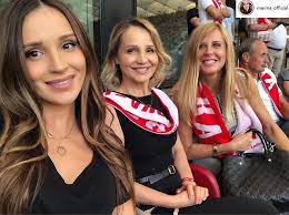 Po wylądowaniu przekazała na instagramie mężowi, że dotarli na miejsce. Marina Pochwalila Sie Swoja Mama Na Instagramie Mam Nadzieje Ze Tak Bede Wygladala W Wieku 60 Lat Figura Pani Ally Naprawde Robi Wrazenie