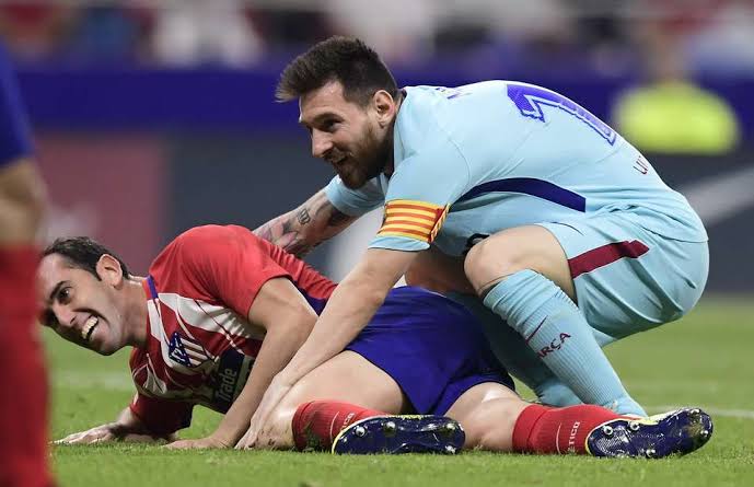 Resultado de imagen de diego godin con messi