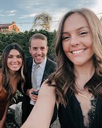 Clarissa Neff's Instagram, Twitter & Facebook