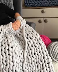 Croche Dicas Para Iniciantes E Passo A Passo Croche Crochepassoapasso Tapetedecroche Crocheparainicia In 2020 Grob Gestrickte Decke Armstricken Schwere Wolldecke