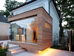 Sleek Glass And Wood House Extension With Matching Swimming Pool Extension Maison Bois Agrandissement Maison Et Agrandissement Maison Bois