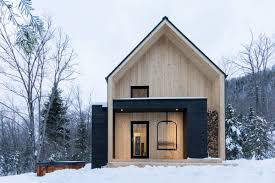 Cool Canadian Cabin Ditches Logs For Sleek White Cedar Maison Bois Chalet Contemporain Chalet Louer