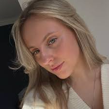 Beth Case (@bethancasee)