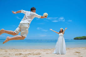 撮影会社が選ぶ おすすめウェディングフォトポーズ集 ウェディングフォト ポーズ ウェディングフォト 結婚式 100均