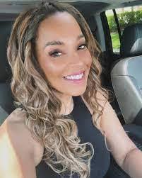 Heather Dinstel's Instagram, Twitter & Facebook