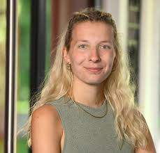 Julia Link's Instagram, Twitter & Facebook