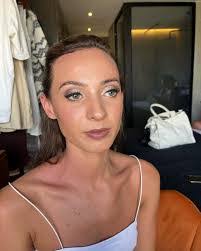 Karen Stringer's Instagram, Twitter & Facebook