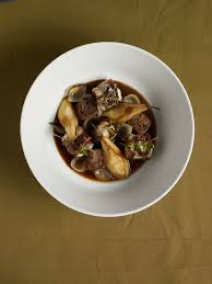 Rauchaal Mit Kalbsbauch Bratbirne Und Gegrillten Zwiebeln Rezepte Gourmet Rezepte Lebensmittel Essen