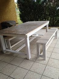 Table A Manger De Ma Terrasse Construite A Partir De Volets Recycles Avec Ses Bancs En Bois De Palette Table A Manger Palette Table A Manger Table Exterieur