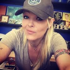 Natasha Head (@Tashtoo)