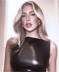 Lily Westfall's Instagram, Twitter & Facebook