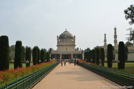 The Home of Nostalgic Moments: Gumbaz - The Burial Chamber of Tipu Sultan, the Tiger of Mysore