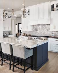 Swipe Left To See This Gorgeous Kitchen Up Close By Lori Caldwell Designs Locatio White Kitchen Design Home Decor Kitchen Kitchen Design