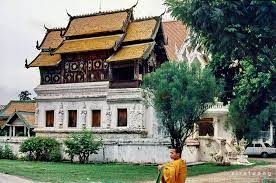 หอไตร ว ดพระส งห วรมหาว หาร เช ยงใหม เป นร ปส เหล ยมผ นผ า ฐานช นล างส ง ม บ นไดนาคข นทางด านหน า ท ศเหน อ และด านหล ง ท ศใต ม ลา diy และงานฝ ม อ