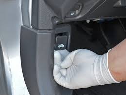 Honda CR-V hood release