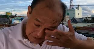 Duy Phương đi bán cơm: "Tôi phải đi lau từng cái ghế, cái bàn, nước mắt  lưng tròng"