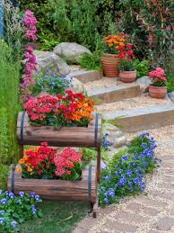 Landschaftsbau Und Hangbefestigung Gunstige Losung Mit Treppen Und Blumen Small Flower Gardens Landscape Stairs Flower Planters