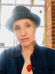 Joanna Gates's Instagram, Twitter & Facebook