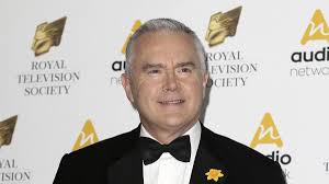 Huw Edwards, expresentador de la BBC, acusado de producir imágenes  indecentes de menores