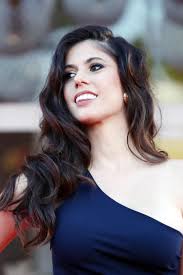 I capelli color cioccolato corrispondono a un castano scuro con riflessi più chiari. Capelli Castani Tendenze Inverno 2021 22 Look Da Copiare Pourfemme