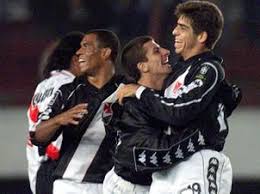 Pedrinho e felipe com a taça da libertadores de 1998. Pedrinho Fala Quem E O Melhor Entre Vasco De 98 E Flamengo De 2019 Supervasco