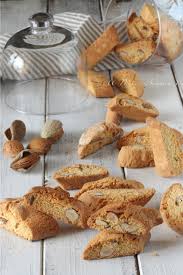 I cantucci con le mandorle sono ottimi serviti a fine pasto con il vin santo, oppure per una colazione sana e genuina. Cantucci Montati Ecco La Ricetta Dei Biscotti Alle Mandorle Tipici Della Toscana I Cantuccini Alle Mandorle Ricette Biscotti Alle Mandorle Ricetta Biscotto