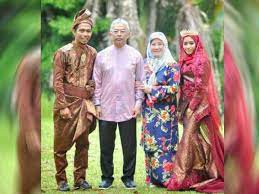 Saya telah menarik balik kenyataan itu dan memohon maaf kepada kumpulan di mana saya membuat komen yang menjadi tular tersebut. Pengantin Baharu Terharu Disapa Agong Permaisuri
