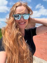 I bought this Patagonia rain jacket in Portland, Oregon in 2012 when I  played my first ever Beaver State Fling as an Am Woman my first year  playing Disc Golf. The quality