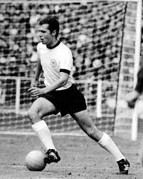 Apodado el káiser , es reconocido como uno de los mejores futbolistas de todos los tiempos y el más grande en su posición 1 y en la historia de. Football Legend Franz Beckenbauer S Son Stephan Dies From Brain Tumour Mirror Online