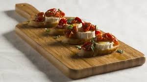 Bruschetta Paillot De Chevre Et Tomates Sechees Tapas Food Appetizers