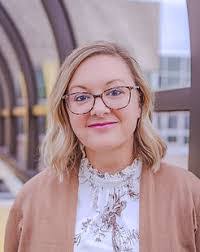 Ellen Meier's Instagram, Twitter & Facebook