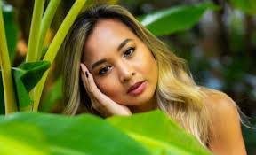 Dawn Rix's Instagram, Twitter & Facebook