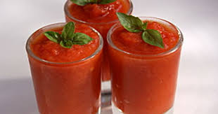 # saupoudrez du sucre et du sel pour faire disparaître le goût acide des tomates. Soupe Froide De Poivrons Et Tomate Recette Par La P Tite Cuisine De Pauline