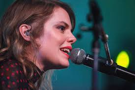 Coeur de pirate offre un mini-récital au ton intimiste avec l'OSDL