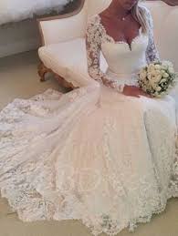 Bienvenue à mavogue.fr, les robes de mariée originales 2020 sont déjà actualisées. Robe De Mariee Trapeze En Col V A Manches Longues En Dentelle Robe De Mariee Trapeze Robe De Mariee Robes De Mariee Manches Longues