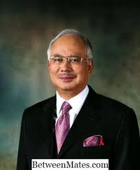 Saya muda dan kalau bergambar tu macam tak jauh (beza) antara saya dengan dia. Perbezaan Antara Dato Dan Datuk 2021 Orang