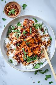 Chunks of firm tofu are marinated with vegetables in a sauce made with sriracha, soy sauce, sesame oil, onion, and jalapeno. Crispy Pan Fried Tofu Easy Vegan 20 Minute Recipe Two Spoons