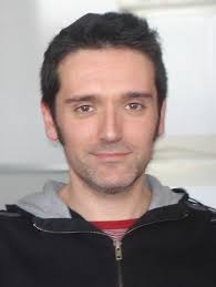 La tria de codi en els treballadors d'una biblioteca pública de la ciutat  de Barcelona : Anàlisi de discursos"