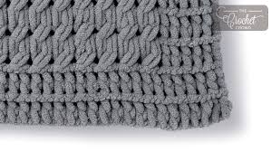 The cables are made up of two loops working in pairs. Finger Knit Archives The Crochet Crowd Finger Knitting Blankets Finger Knitting Loopy Yarn